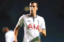 الروماني تشيريتشيس من توتنهام إلى نابولي