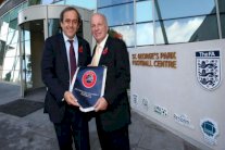 انتخابات الفيفا: الاتحاد الانكليزي يدعم ترشح بلاتيني