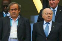 بلاتيني يعلن ترشيحه لرئاسة الفيفا في اليومين المقبلين