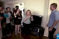 بيكهام يفاجئ عائلة أمريكية فقيرة بمكافأة مالية ضخمة 