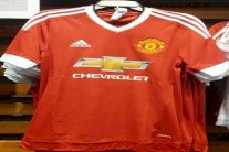 إدارة مانشستر يونايتد في ورطة بعد تسريب القميص الجديد