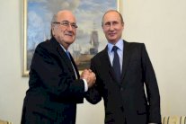 بلاتر يجدد دعمه لروسيا بشأن استضافة مونديال 2018