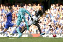 سوانسي سيتي يحرج تشلسي وفوز صعب لليونايتد على توتنهام