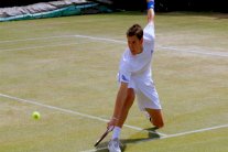 دورة كيتسبويل: ثييم يقترب من اللقب الرابع