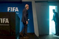 بلاتر يتخلى عن مقعده في اللجنة الأولمبية الدولية