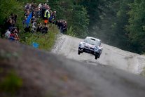 رالي فنلندا: لاتفالا يحتفظ بالصدارة بعد اليوم الثاني