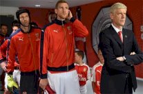 الحارس تشيك اللاعب رقم 199 في صفوف أرسنال