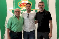 البيروفي فارغاس إلى ريال بيتيس لمدة عامين