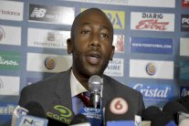 شجار يؤدي إلى استقالة مدرب كوستاريكا باولو وانشوب