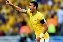 مدرب البرازيل يستبعد تياغو سيلفا ويستدعي لوكاس وكاكا 