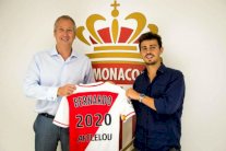 موناكو يمدد عقد البرتغالي برناردو سيلفا ويضم بوشيليا