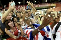 البريطاني مو يكسب الرهان ومفاجأة مدوية في الماراتون