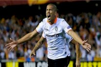 فيغولي مرشح لمزاملة فان بيرسي وناني في فنربغشة التركي