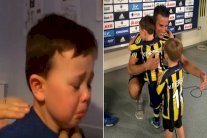 طفل إنكليزي يبكي بحرقة بعد علمه برحيل فان بيرسي