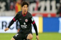 دورتموند يضم الظهير الكوري الجنوبي بارك جو-هو