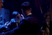 سواريز حاول عض يد ميسي في كواليس حفل اليويفا