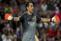 الإصابة قد تبعد الحارس برافو عن قمة برشلونة وأتلتيكو