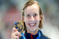 الأميركية ليديكي معادلة فتاكة في منافسات السباحة 