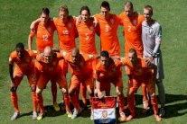 هولندا تبدأ مغامرتها مع بليند وإيطاليا للانتفاضة 