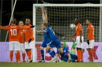 هولندا تضع نفسها في موقف حرج وفوز تشيكيا على كازخستان