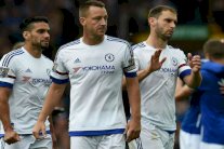 مورينيو يعاقب 4 من نجومه بتركهم في مقاعد البدلاء