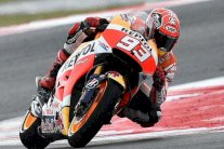 ماركيز يبقي على حظوظه وروسي يبتعد عن لورنزو