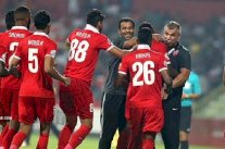 الأهلي يجدد فوزه على نفط طهران ويبلغ نصف النهائي