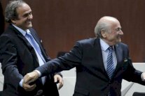 روماريو مهاجماً بلاتر وبلاتيني: إنهما من مدرسة واحدة!