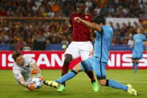 غياب الحارس البولندي شتشيني عن روما 6 أسابيع للإصابة