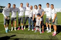 اللاجئ السوري أسامة ونجلاه في تدريبات ريال مدريد