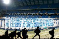 جماهير بولندية تُقاطع فريقها رفضاً لدعم اللاجئين