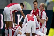 أياكس يحتفظ بصدارة الدوري الهولندي