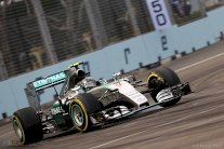 روزبرغ وكفيات يحرزان المركز الأول في جائزة سنغافورة