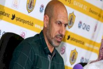 نادي قطر يجدد ثقته في راضي شينشيل رغم الهزائم الثلاث