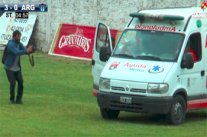 لاعب أرجنتيني يسجل هدفاً .. ثم يقود سيارة الإسعاف !