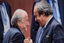 بلاتر وبلاتيني مهددان من قبل لجنة التحقيق في الفيفا