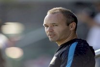 إنييستا عن الصافرات: الأمور في بعض الأحيان لا تفهم