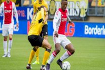 أياكس يتنازل عن الصدارة بتعادله مع رودا كيركراده