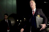 خوفاً من غضب أنصار فريقه... فان غال يستعين بحراسة خاصة!