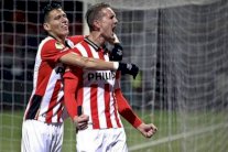 إيندهوفن يشدد الخناق على أياكس في الدوري الهولندي