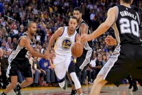 غولدن ستايت يؤكد أنه الأفضل بسحقه سان أنتونيو و56 نقطة لكازنس