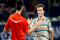 سانتورو يؤكد نزاهة فوزه على ديوكوفيتش