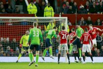 فوز مثير لليفربول وليستر ينفرد بالصدارة وسقوط قطبي مانشستر