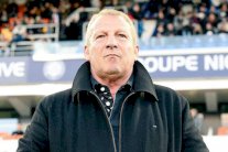 رين يقيل مدربه مونتانييه ويعين كوربيس بدلاً منه