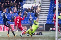 أبردين يقلص الفارق مع سلتيك المتصدر إلى 3 نقاط