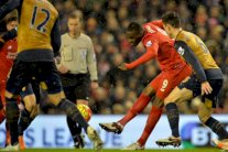 ارسنال يهدر فوزاً أمام ليفربول وليستر يلتحق به في الصدارة