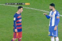 ملاسنة كلامية ساخنة بين ميسي ومدافع إسبانيول في كأس الملك