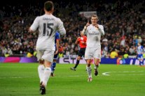 ثلاثية ميسي تعيد برشلونة إلى الصدارة وخماسية لمدريد مع زيدان