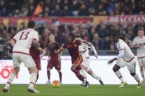 لاتسيو يُسقط فيورنتينا ونقطة واحدة لكل من روما وميلان