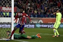 برشلونة يتخلى عن صدارة الليغا لمصلحة اتلتيكو مدريد